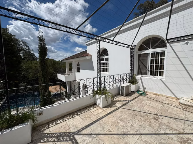 Exclusiva Casa con piscina en Condominio Foresta de Cayalá | Zona 16