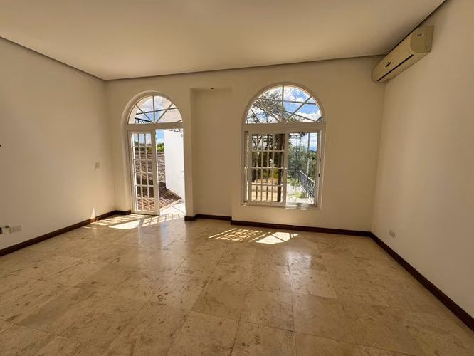 Exclusiva Casa con piscina en Condominio Foresta de Cayalá | Zona 16