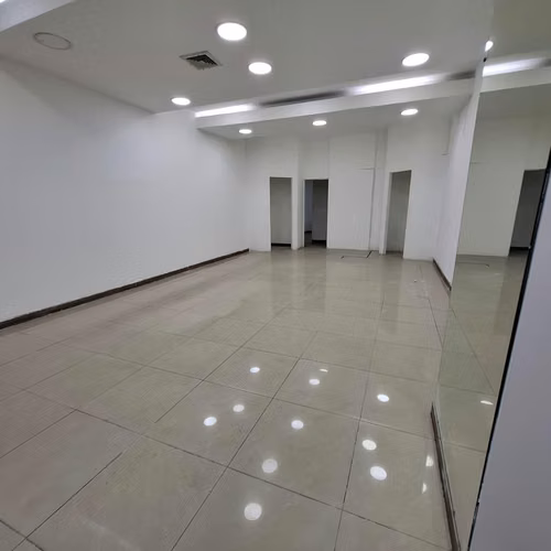 Alquilo o vendo local en Centro Comercial Pradera Zona 10