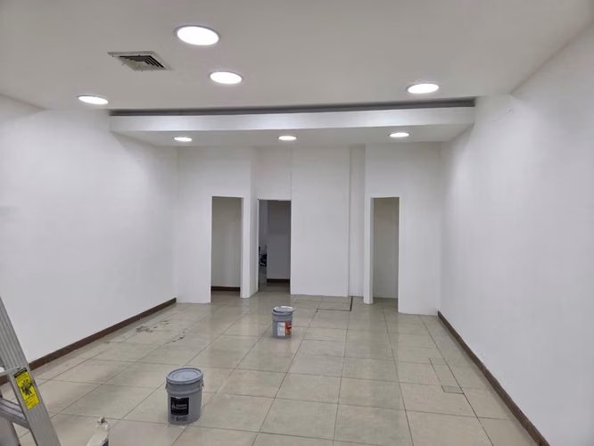 Alquilo o vendo local en Centro Comercial Pradera Zona 10