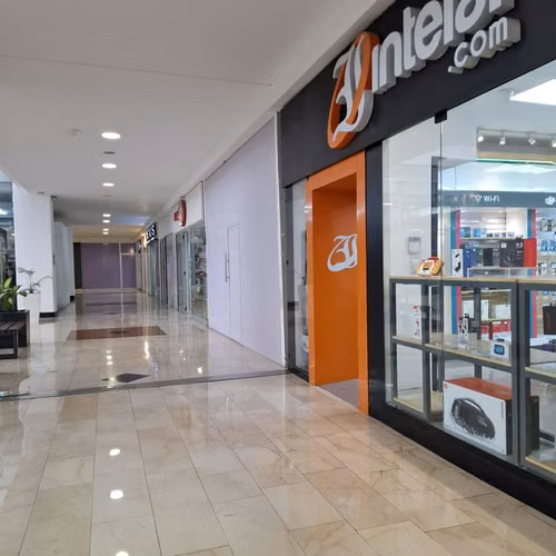 Alquilo o vendo local en Centro Comercial Pradera Zona 10