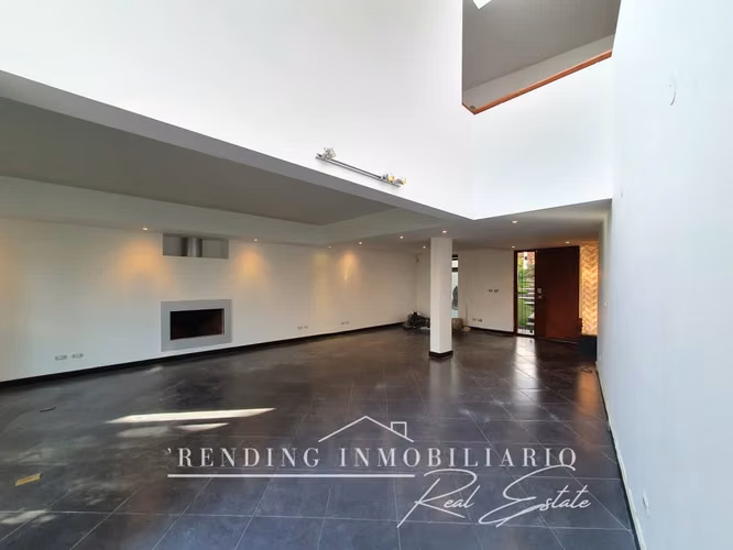 House for Sale in Zone 16, Encinos de Cayalá, 4 bedrooms + 5 parking spaces