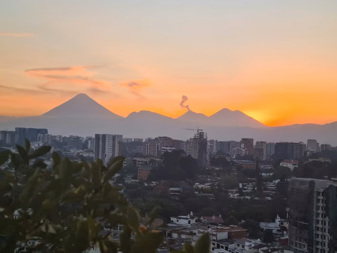 PENTHOUSE en Zona 15 con Vista a los Volcanes en TORRE 360 - Imagen 3