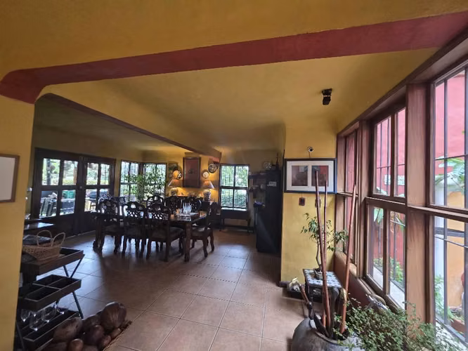 Z.6 DE MIXCO, BULEVAR YUMAR PRECIOSA CASA COLONIAL 3,116V² TERRENO 352.91M² CONSTRUCCIÓN Q3,600,000 - Imagen 8