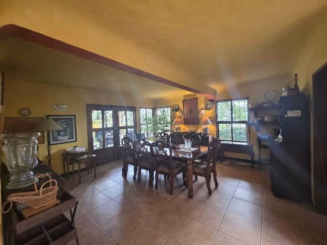 Z.6 DE MIXCO, BULEVAR YUMAR PRECIOSA CASA COLONIAL 3,116V² TERRENO 352.91M² CONSTRUCCIÓN Q3,600,000 - Imagen 6