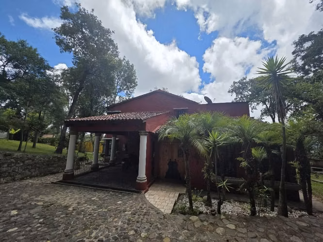 Z.6 DE MIXCO, BULEVAR YUMAR PRECIOSA CASA COLONIAL 3,116V² TERRENO 352.91M² CONSTRUCCIÓN Q3,600,000