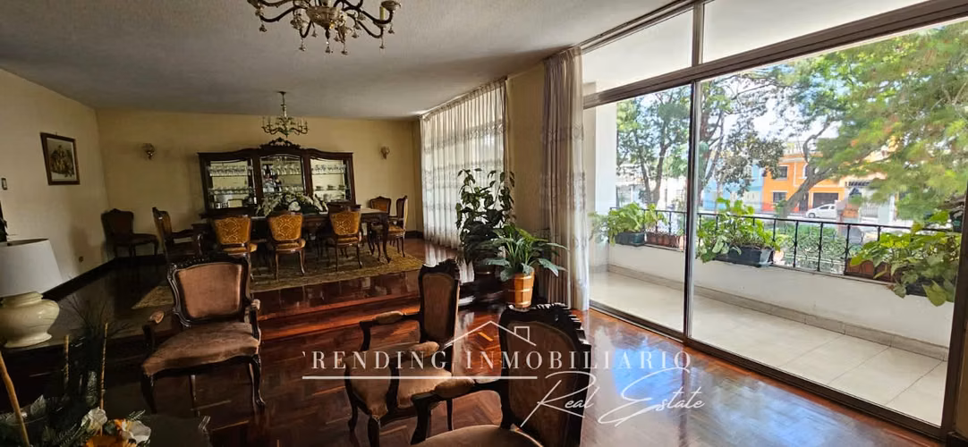 Edificio en venta zona 1 de esquina, 965 m² construcción + 10 parqueos