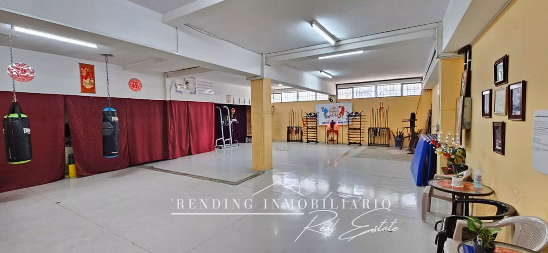 Edificio en venta zona 1 de esquina, 965 m² construcción + 10 parqueos