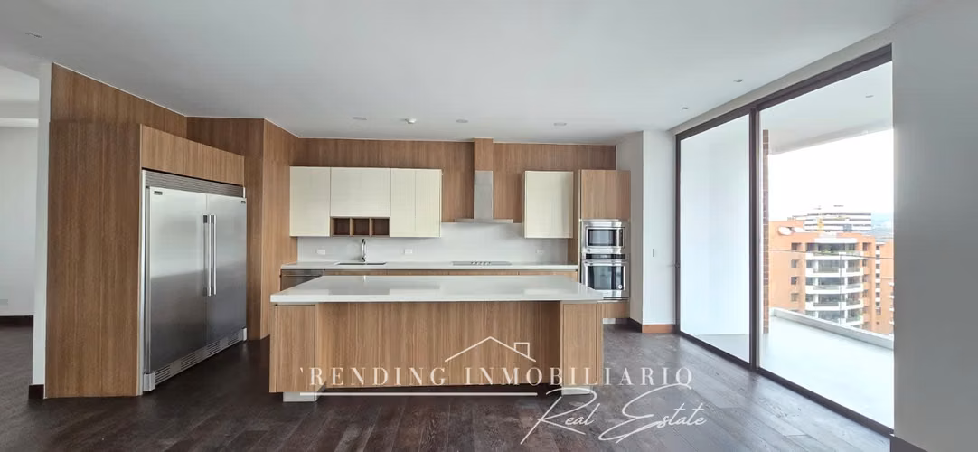 Alquiler de Apartamento Edificio Echo Zona 14 con 3 Habitaciones y 3 Parqueos