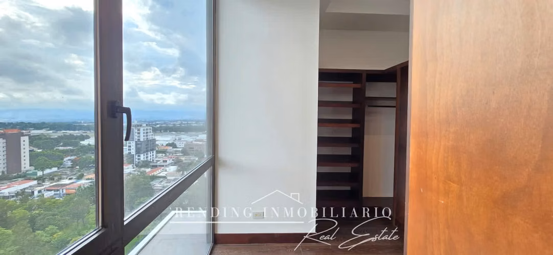 Alquiler de Apartamento Edificio Echo Zona 14 con 3 Habitaciones y 3 Parqueos