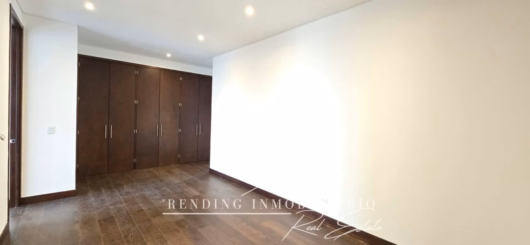 Alquiler de Apartamento Edificio Echo Zona 14 con 3 Habitaciones y 3 Parqueos