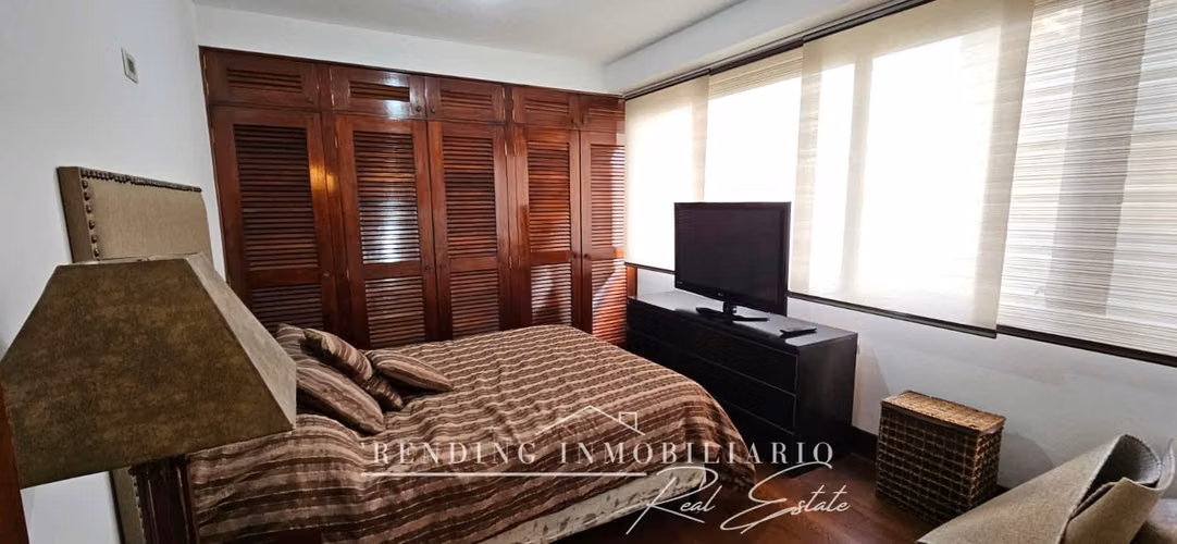Apartamento en Renta Amueblado edificio Morada del Acueducto zona 10 3 dormitorios
