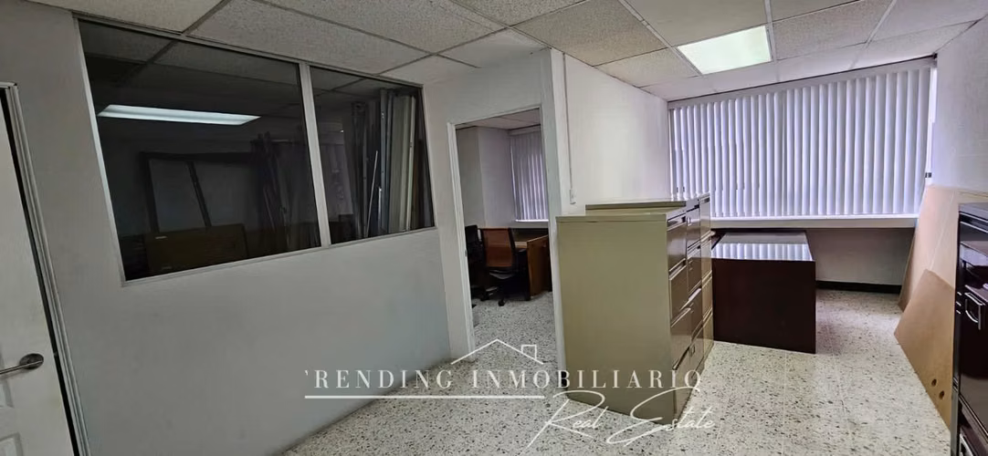 Oficina en renta edificio Centro Empresarial Zona 10 | 67.80 m²