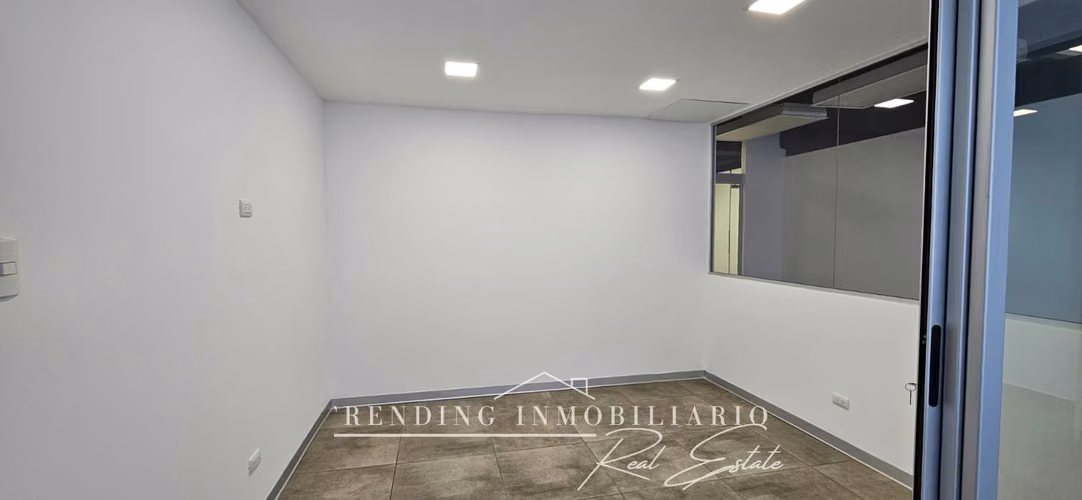 Office for rent in Zone 10, Centro Empresarial building, 67.80 m² of construction