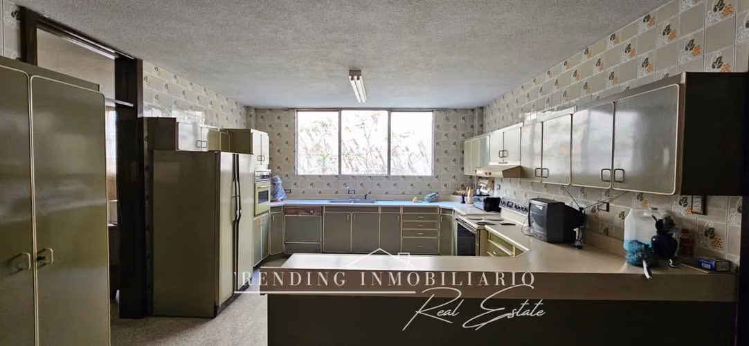 Venta de Edificio con Acabados de Lujo Zona 1 con 965 m² de Construcción y 10 Parqueos