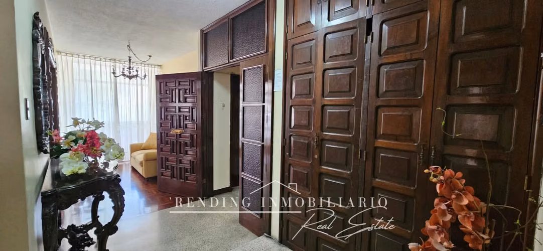 Venta de Edificio con Acabados de Lujo Zona 1 con 965 m² de Construcción y 10 Parqueos
