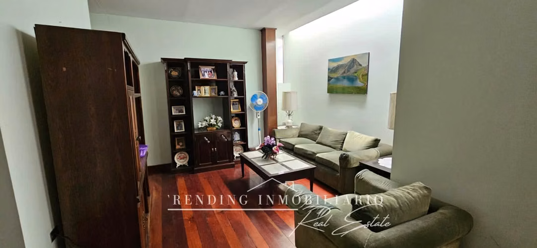 Venta de Edificio con Acabados de Lujo Zona 1 con 965 m² de Construcción y 10 Parqueos