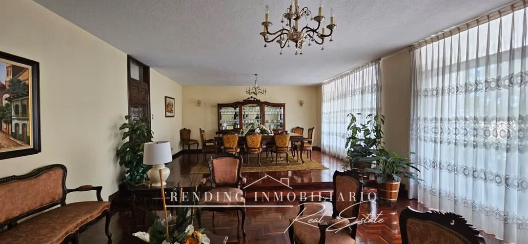Venta de Edificio con Acabados de Lujo Zona 1 con 965 m² de Construcción y 10 Parqueos