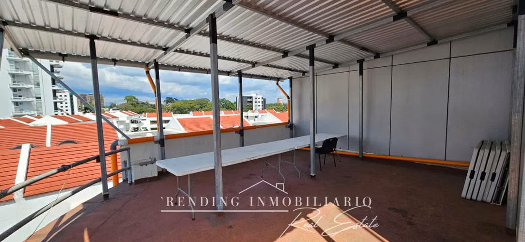 Propiedad de 3,488 m² en Venta Diagonal 6 Zona 10 con 98 Parqueos para Inversionistas