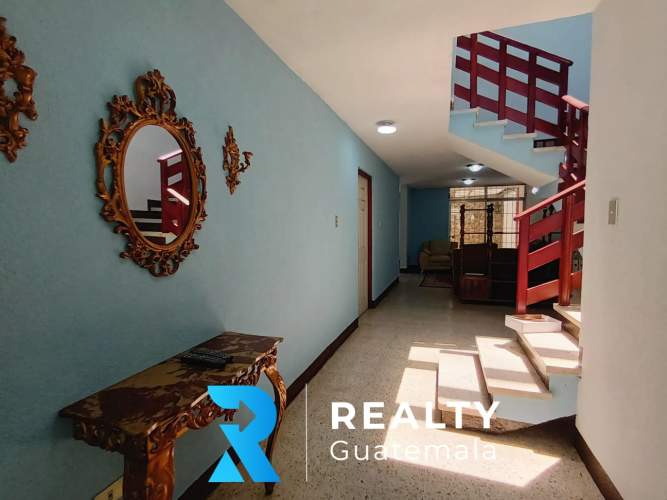 Renta de casa amueblada en Villas del Bosque, Mixco Zona 3