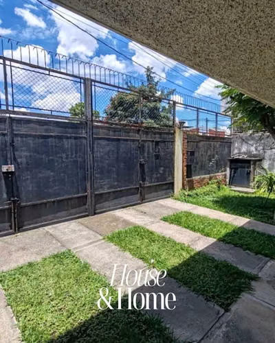 Venta de casa en zona 15