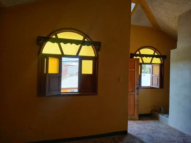 Vendo Casa en Res. el Tabacal zona 1 de Villa Nueva
