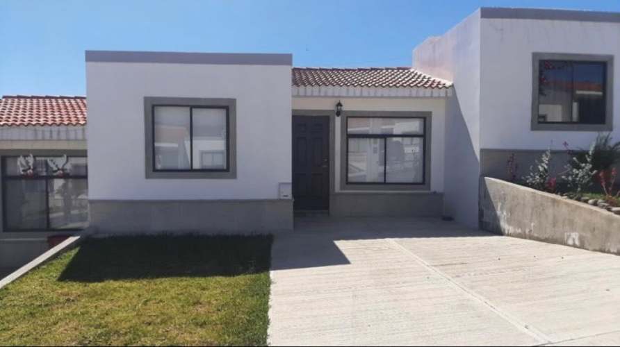 VENDO DERECHO DE PROPIEDAD (CASA) - RECIBO VEHICULO - INFORMACION POR MENSAJE EN WHATSAPP