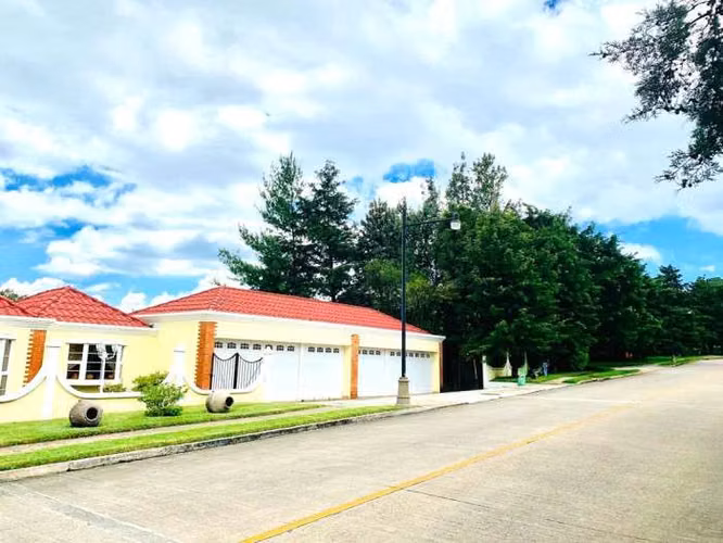 CASA EN VENTA, CONDOMINIO CASA Y CAMPO CARRETERA A EL SALVADOR