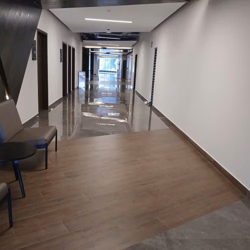 Rento Oficina Comercial en Zona 15