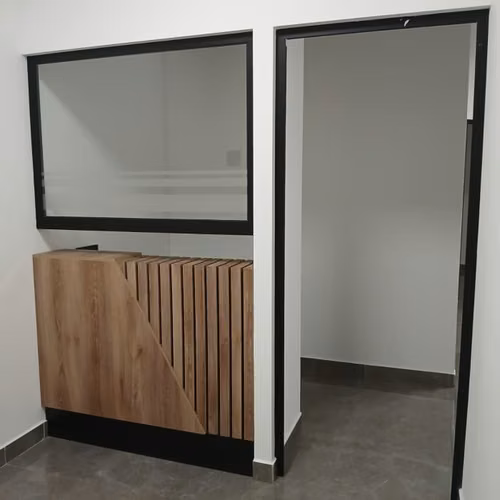 Rento Oficina Comercial en Zona 15