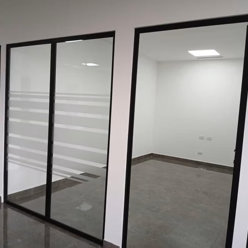 Rento Oficina Comercial en Zona 15