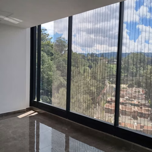 Rento Oficina Comercial en Zona 15