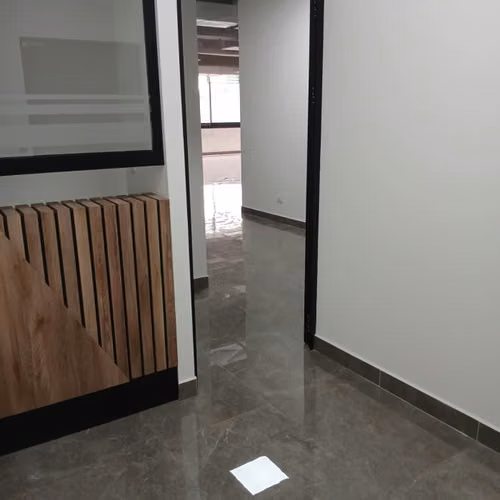 Rento Oficina Comercial en Zona 15