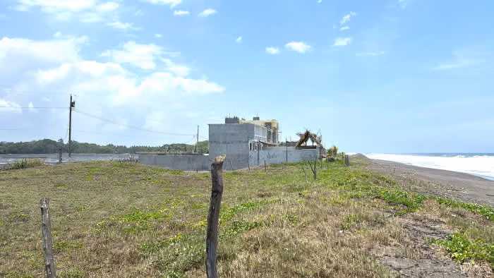Terreno en Venta Frente al Mar en Sipacate, Escuintla