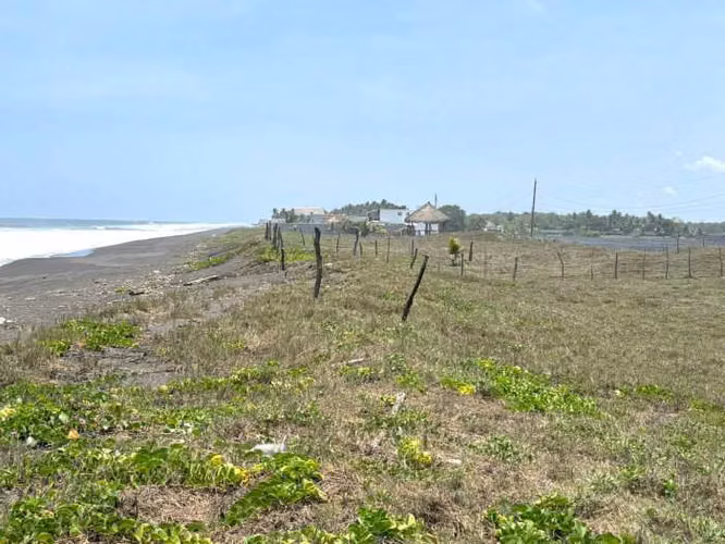 Terreno en Venta Frente al Mar en Sipacate, Escuintla