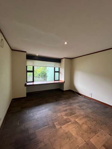 Venta Casa amplia en La Montaña zona 16