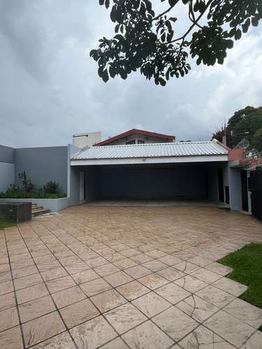 Venta Casa amplia en La Montaña zona 16