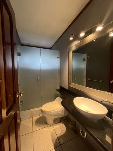 Venta Casa amplia en La Montaña zona 16