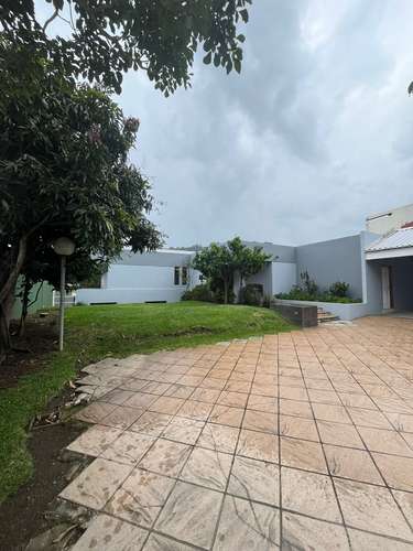 Venta Casa amplia en La Montaña zona 16