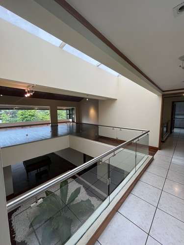 Venta Casa amplia en La Montaña zona 16