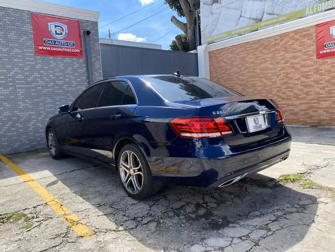 Mercedes-Benz E 200 de Agencia Modelo 2015