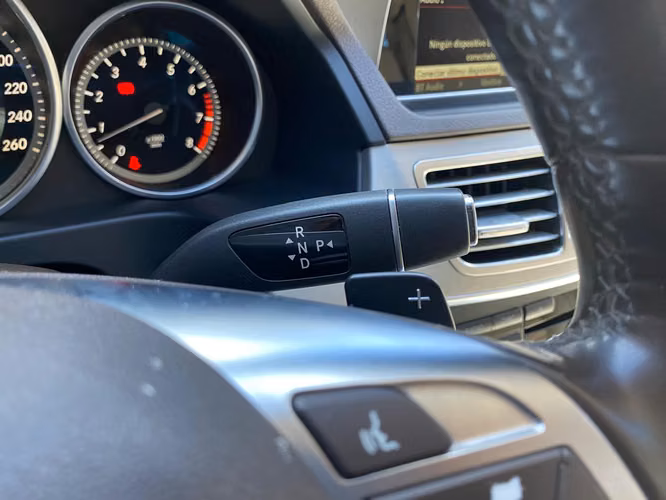Mercedes-Benz E 200 de Agencia Modelo 2015