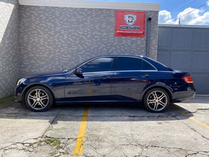 Mercedes-Benz E 200 de Agencia Modelo 2015
