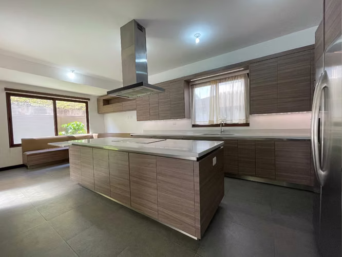 Casa en venta | Lomas de San Isidro Zona 16 | 4 habitaciones + jardín - Imagen 5