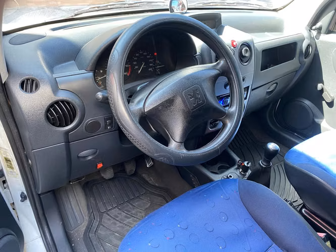 Peugeot Partner 190C Panel Mecánica de Agencia Modelo 2005