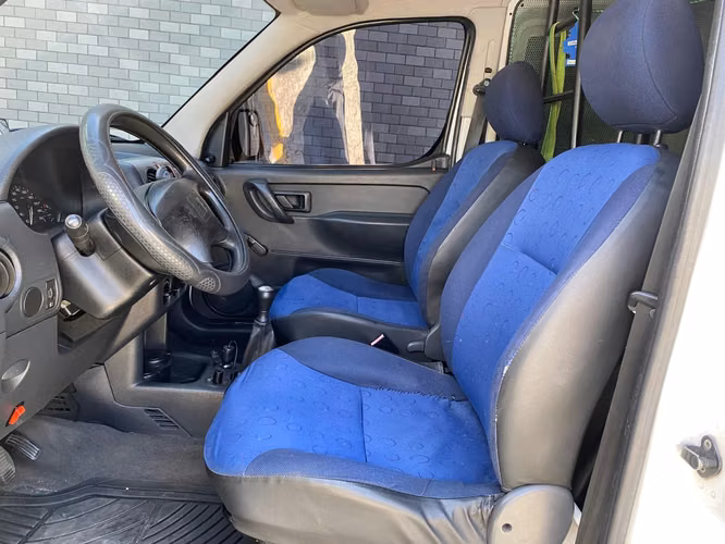 Peugeot Partner 190C Panel Mecánica de Agencia Modelo 2005