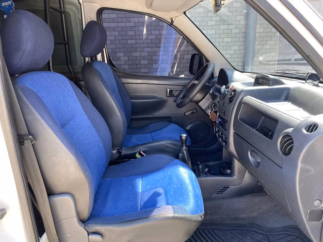 Peugeot Partner 190C Panel Mecánica de Agencia Modelo 2005