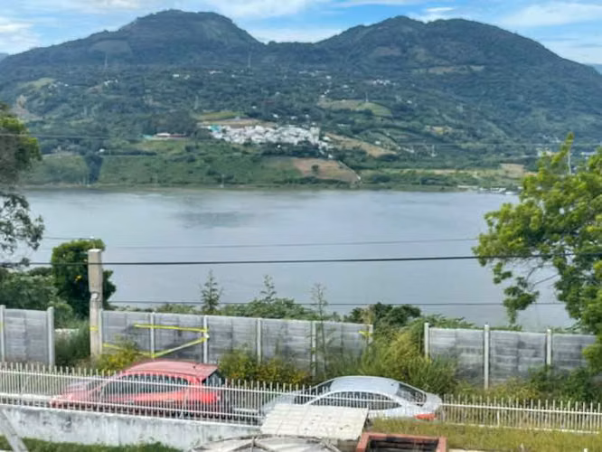 Casa en venta carretera al Mayan Golf Club Villa Nueva