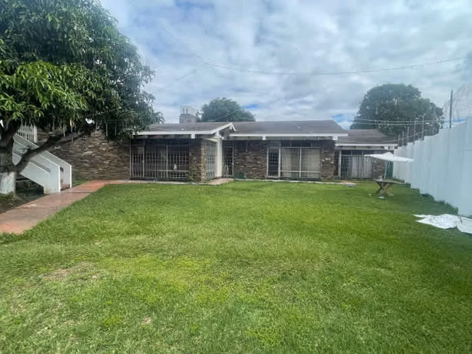 Casa en venta carretera al Mayan Golf Club Villa Nueva