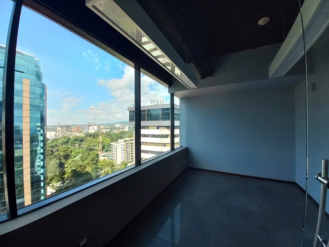 Oficina en renta y venta en Europlaza, Zona 14, Torre IV, Ciudad de Guatemala